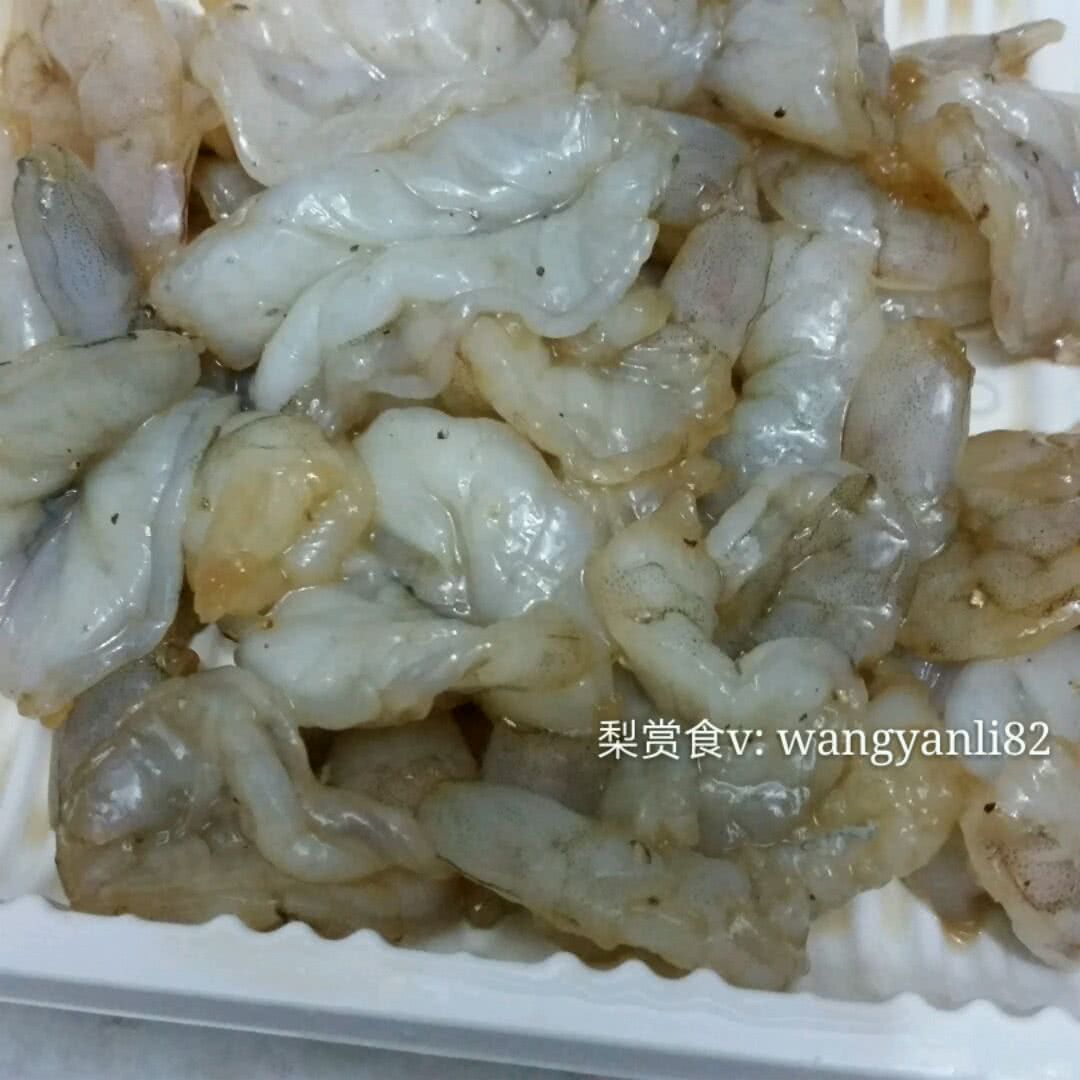 蒜蓉粉丝蒸大海虾仁的做法图解6