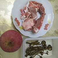 健脾开胃：苹果茶树菇扇骨汤的做法图解1