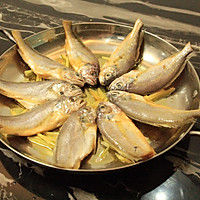 干锅黄花鱼的做法图解3