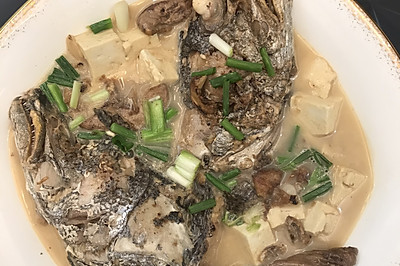 鮸鱼头豆腐汤