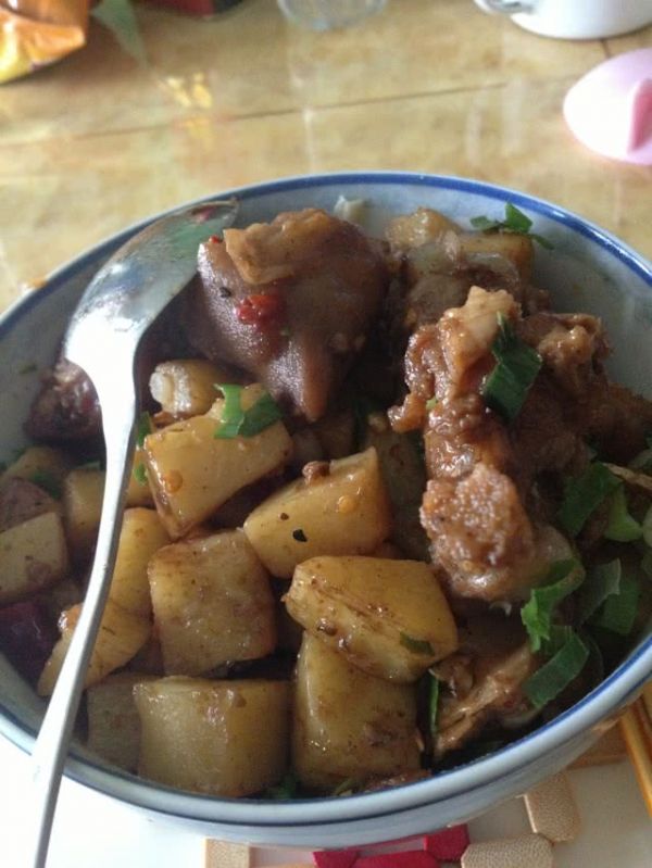 猪蹄炖土豆