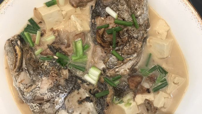 鮸鱼头豆腐汤