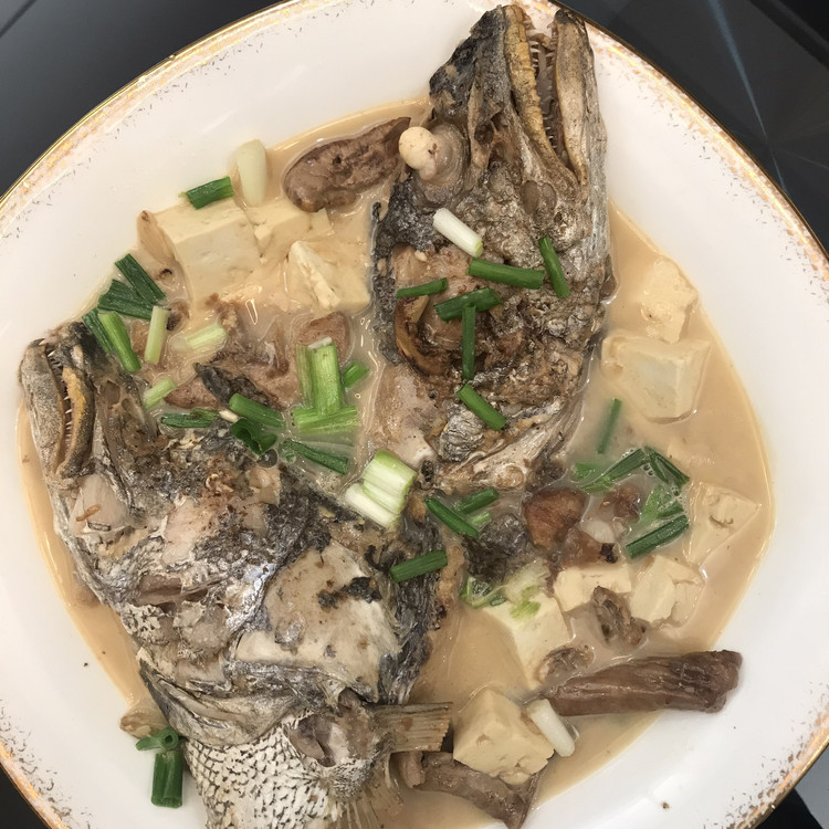 鮸鱼头豆腐汤的做法
