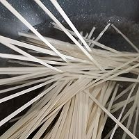 #一勺葱伴侣，成就招牌美味#辣酱河虾面的做法图解9