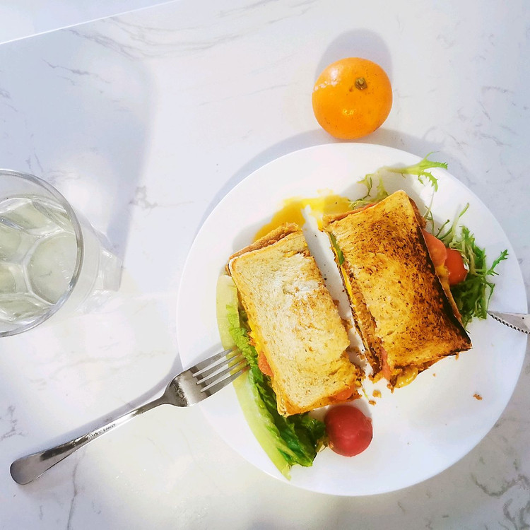 早餐DIY：金枪鱼三明治的做法