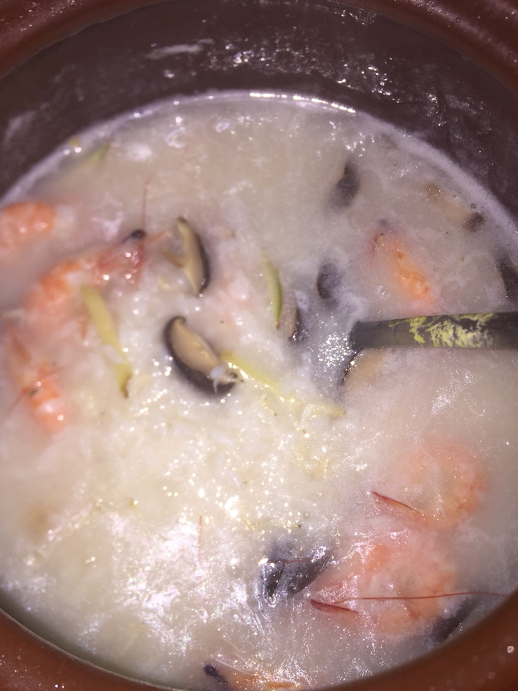 鲜虾砂锅粥的做法