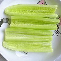#米饭最强CP#青瓜炒虾仁，用一块钱一筐的黄瓜做出百元大餐的做法图解3