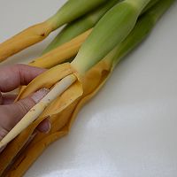青椒炒芋头花的做法图解1