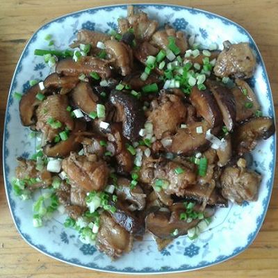 蘑菇炖鸡肉