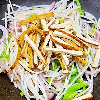 #解腻开胃就吃它#香干炒绿豆芽的做法图解5