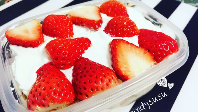 草莓奶油盒子蛋糕（无油蛋糕底）