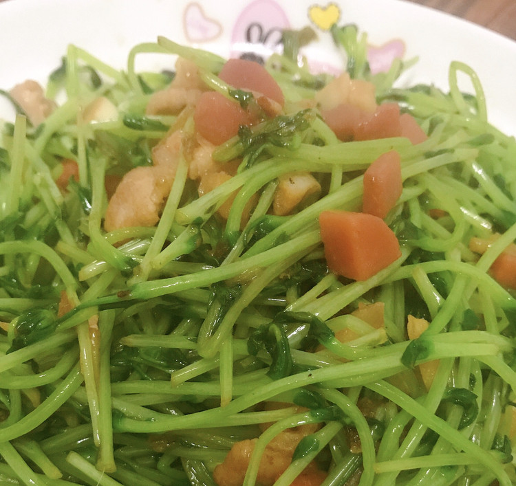 下饭菜～快手炒豆苗的做法