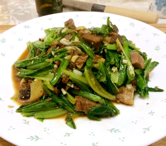 肘子肉炒油麦菜的做法图解3