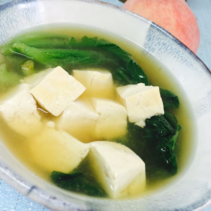 No oil and less salt - flavored tofu and cabbage soup