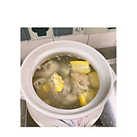 玉米莲藕猪蹄汤的做法图解3