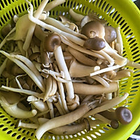杂菌素煲的做法图解1