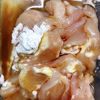 #唯有美食最粽要#鸡胸肉炒彩椒的做法图解2