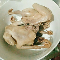清炖香菇鸽子汤的做法图解1