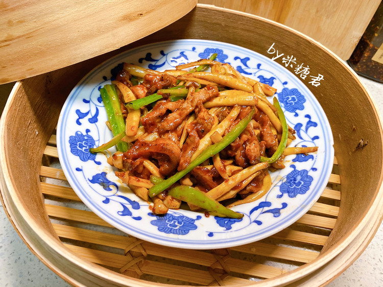 牛排中式吃法：海鲜菇炒牛柳的做法