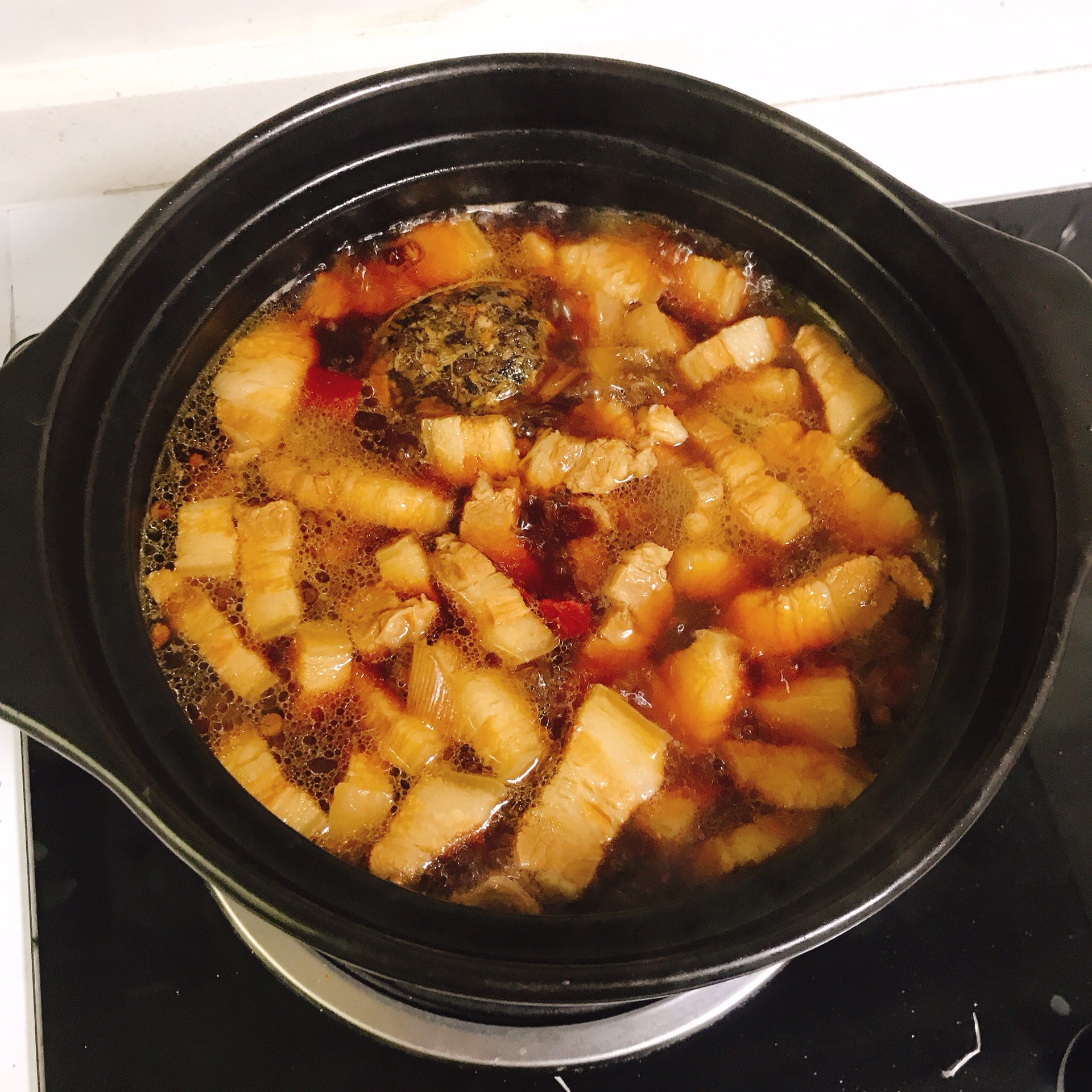Braised pork in brown sauce