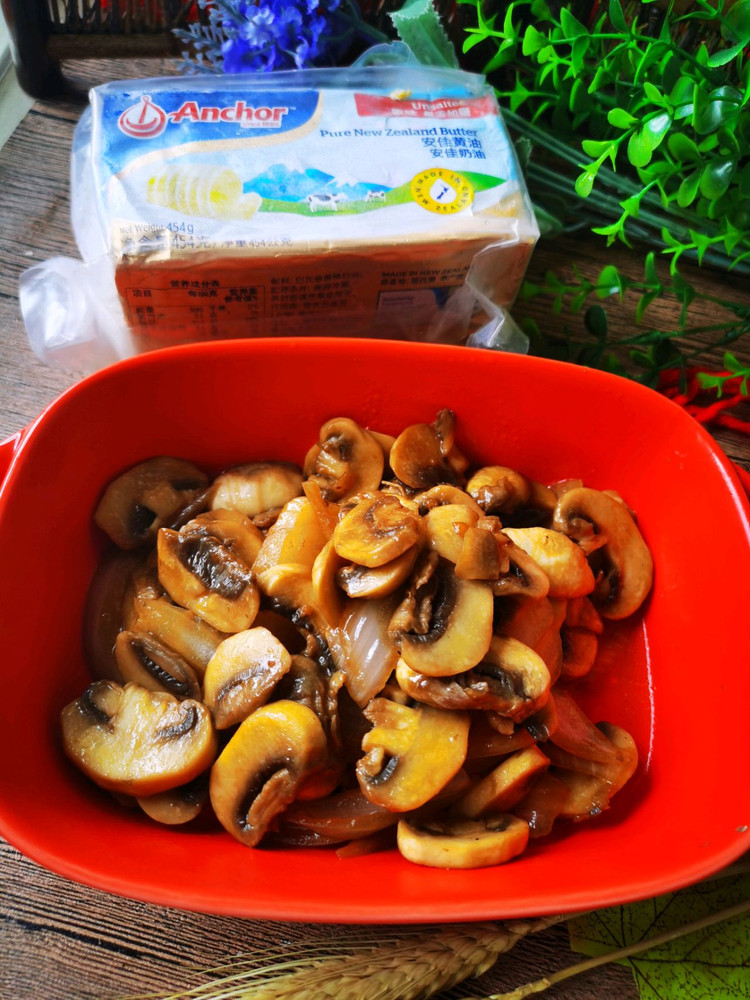 安佳黄油炒蘑菇。的做法