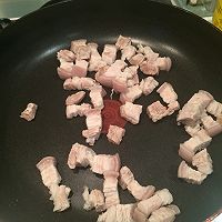 鹌鹑蛋红烧肉的做法图解1