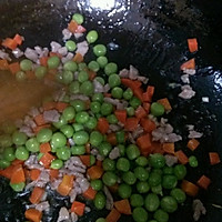 甜豆胡萝卜玉米粒的做法图解5