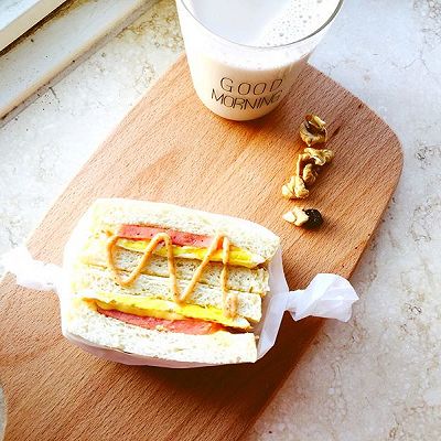 鸡蛋三明治