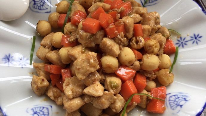 莲子炒鸡丁