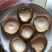 香菇酿肉的做法图解1