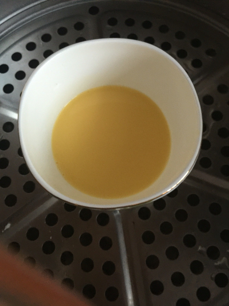 宝宝辅食之蛋黄羹的做法
