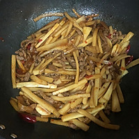 #太太乐鲜鸡汁玩转健康快手菜#萝卜条炒牛肉丝的做法图解5