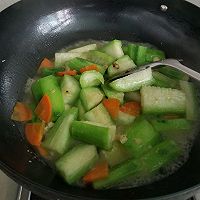 家常干鱿鱼炒丝瓜的做法图解12