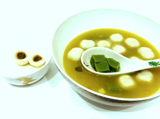 翡翠煮鱼丸汤的做法