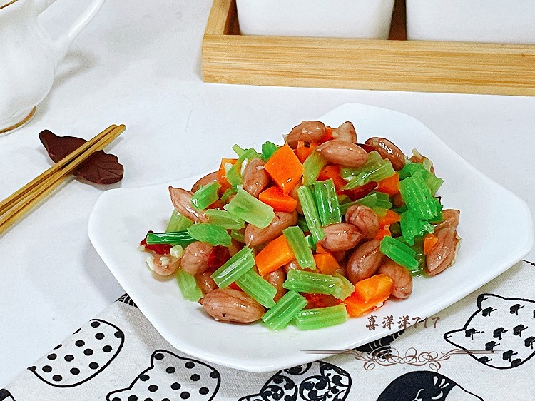 凉拌芹菜花生的做法