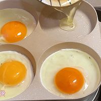 孩子们的周末早餐来啦～肉蛋堡的做法图解2