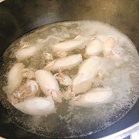 韭菜炒笔管鱿鱼的做法图解1