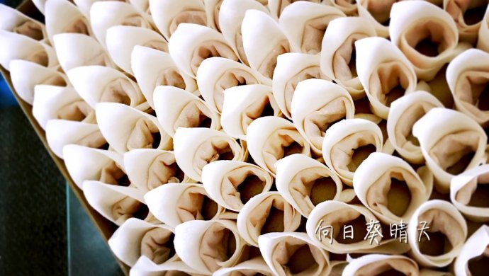 鲜肉馄饨是这样的～