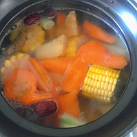 雪莲果玉米骨头汤的做法图解7