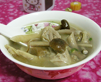 鸭件茶树菇汤 