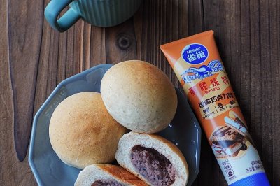 松软香甜超好吃～炼乳豆沙奶酪面包