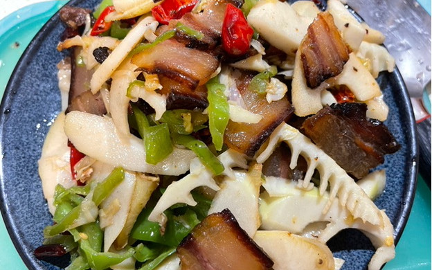 当季鲜笋炒酱油肉香辣版好吃美味又下饭
