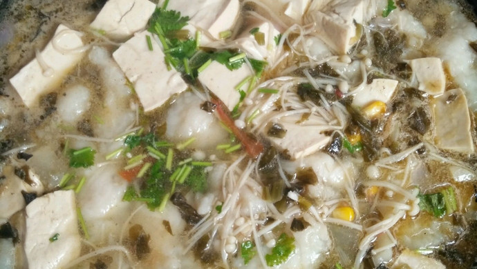 酸菜豆腐龙利鱼汤