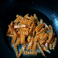 红菜头炒瘦肉的做法图解2