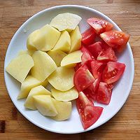 #放假请来我的家乡吃#云南/西红柿土豆腊排骨的做法图解4
