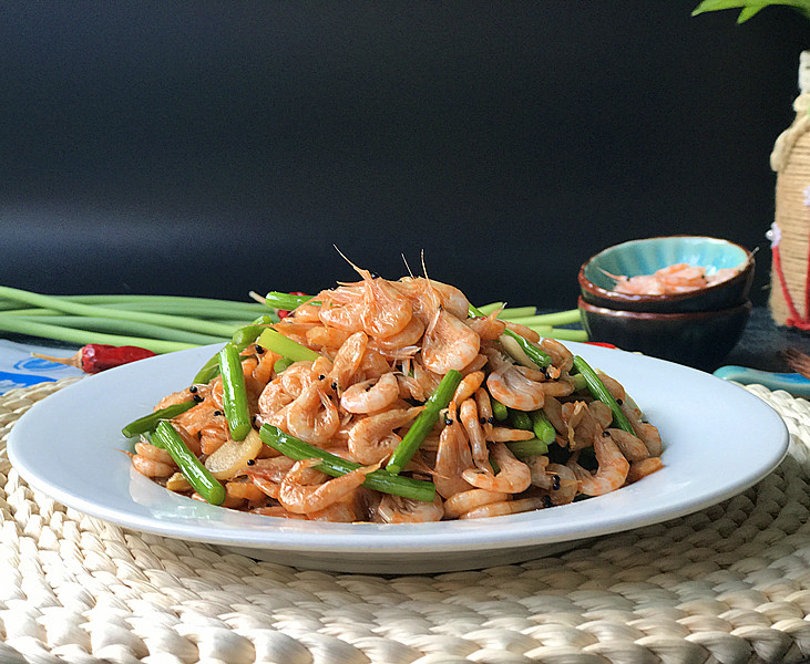 Fried krill with garlic