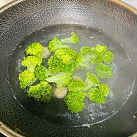 快手西兰花#让宝贝爱上每一顿饭#的做法图解1