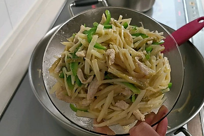 下饭菜—榨菜肉丝混搭青椒茭白