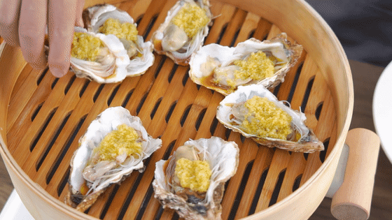 蒜蓉粉丝蒸生蚝【孔老师教做菜】的做法图解11