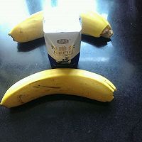 香蕉酸奶冰块的做法图解1